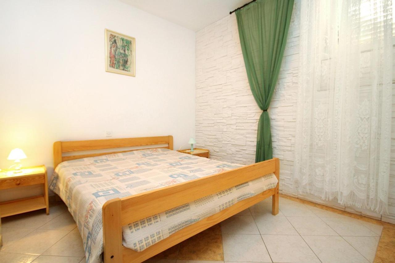Apartment Novalja 9334D Exterior photo